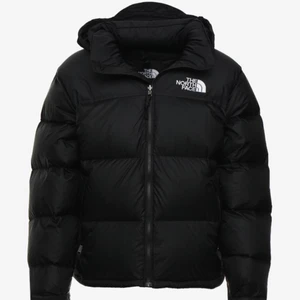 SÖKER en north face nuptse jacket - SÖKER en north face jacka pris kan vi diskutera. helst storlek S😋