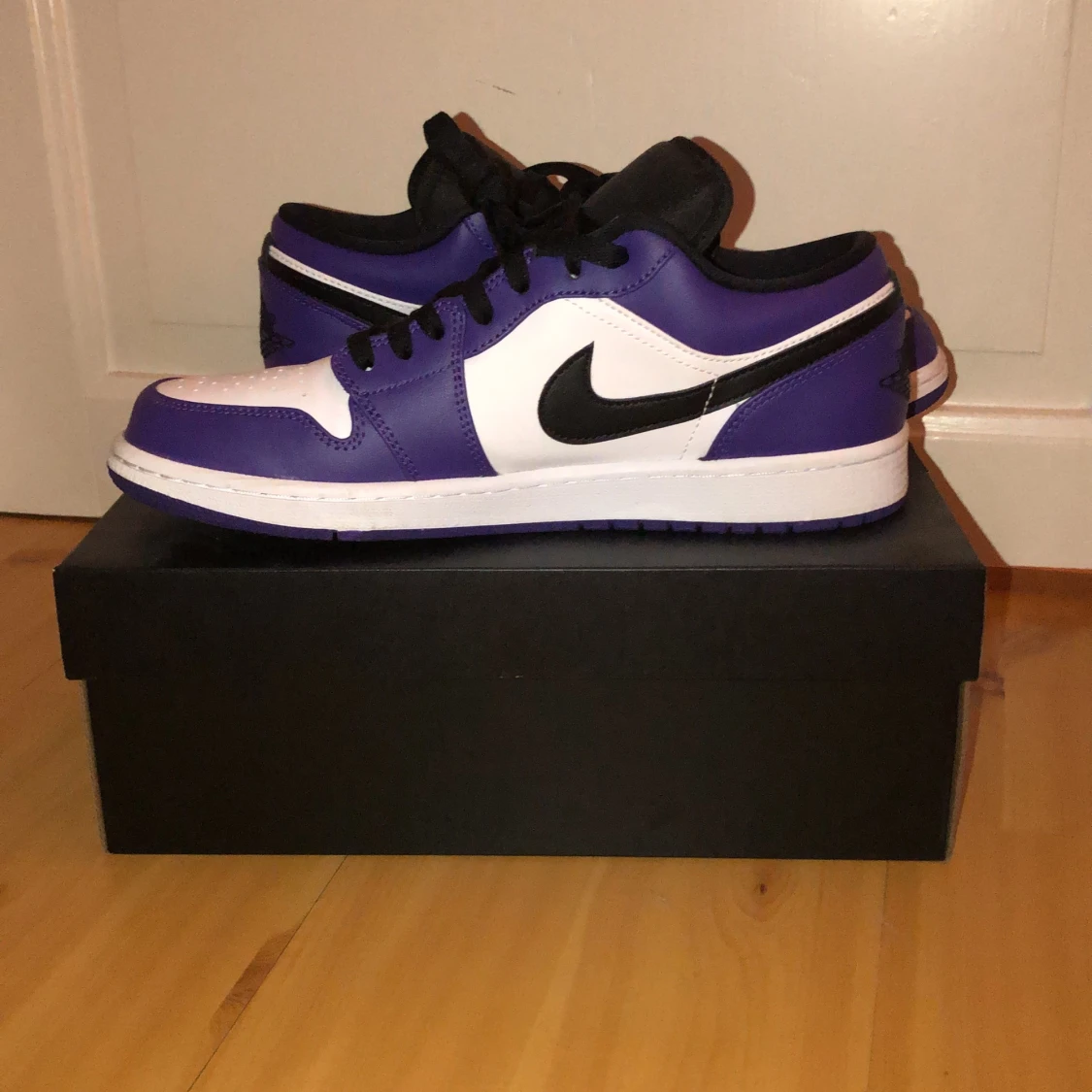 Jordan 1 Low Court Purple  - 90
