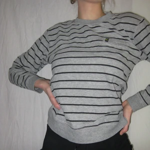 Långärmad - En randig långärmad som passar st xs/s. Köparen står själv för frakt eller så möts vi upp i Sthlm🌹