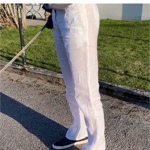 Linnebyxor  - Säjer nu mina favvo byxor , Så snygga linne byxor ifrån marco polo!! , skicket är super bra dom är som nya 💕 kolla gärna in mina andra annonser säljer väldigt unika saker 💕 skriv för frågor och bilder , Kommer såklart stryka dom innan de skickas!!💕höj med minst 10kr köp direkt för 550 + frakt!! Obs buda ej om du inte sen kan betala för det budet är bindnande 