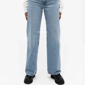 Skitsnygga jeans från monki i strlk 28😍 säljs pga för små i midjan. Använda ett antal gånger men fortfarande i bra skick😍 nypris är 400kr men jag säljer för 250kr inkl frakt❤️
