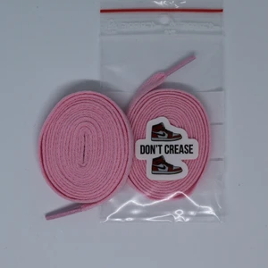 SKOSNÖREN - Tjena! Säljer skosnören till Jordan 1s, Nike skor, funke lika bra till andra. Har i massvis med färger och det är bara att skriva till mig så kan du få fler bilder