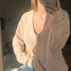 Ljusrosa stickad - Jättefin ljusrosa stickad. Lite oversized på mig som är en S💓 kan frakta också! (köparen står isåfall för frakten)