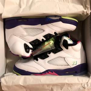 Air Jordan 5 Retro ”Alternate Bel-Air” i storlek 36.5. Oanvända, kommer med box och alla tillbehör.