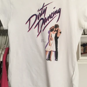 Dirty dancing tröja - Säljer denna super fina dirty dancing tröjan. Använd 1-3 gånger. Köpare står för frakten 💕
