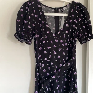 söt klänning - helt ny klänning från H&M, köpt förra sommaren, prislapp kvar. 💛💛 