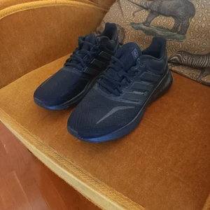 Adidas stl 42 - Helt nya aldrig använt 