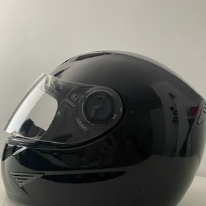 Mopedhjälm - Knappt använd, lite repor här o var men fungerar utmärkt. Den är E märkt!!! Skriv för mer info❣️
