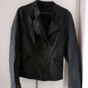 NY SKINNJACKA MED MOCCA & SKINN TYG FRÅN ONLY STRL S - NY SKINNJACKA MED MOCCA & SKINN TYG FRÅN ONLY STRL S, 