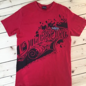 T-shirt  - Billabong t-shirt köpt från loppis, bra skick. Skriv för mer bilder 