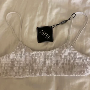 BIKINIÖVERDEL  - Vit bikini överdel från Zaful. Aldrig använd, lappar kvar. Storlek S