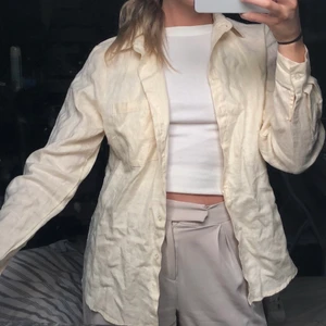 Linneskjorta - Ljusgul linneskjorta, använd en gång