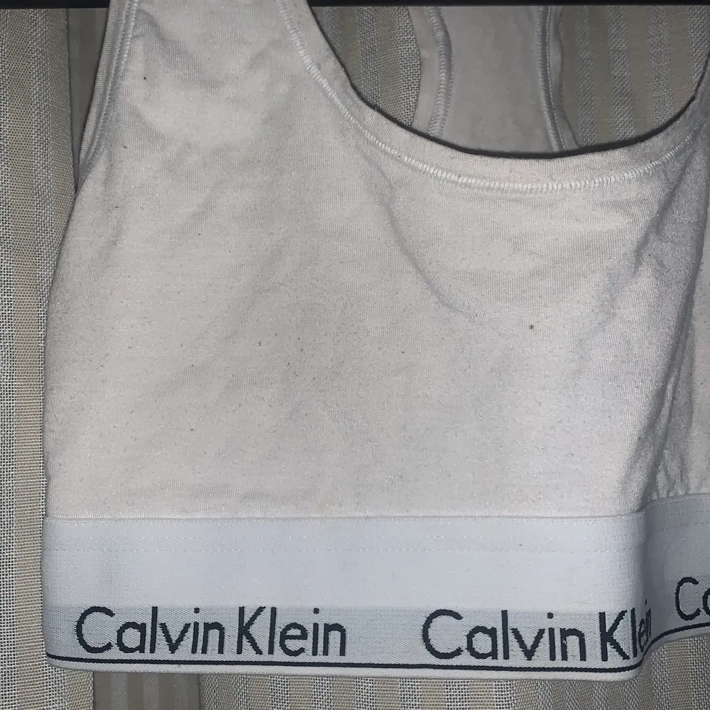 Calvin Klein topp. Toppar.