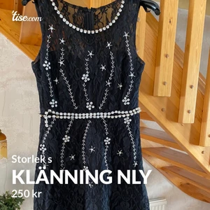 Nly klänning - Klänning från nly använd endast en kväll på julafton 