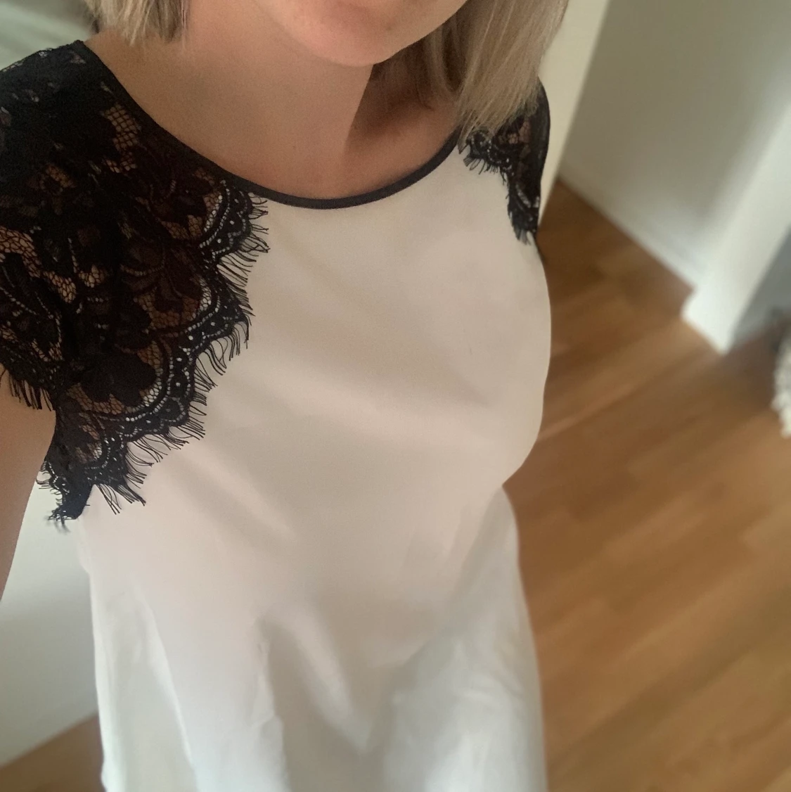 Klänning med spets - 91