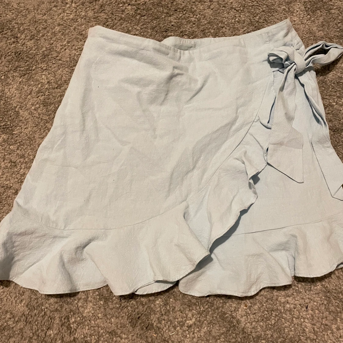 Kjol i en bebyblå färg