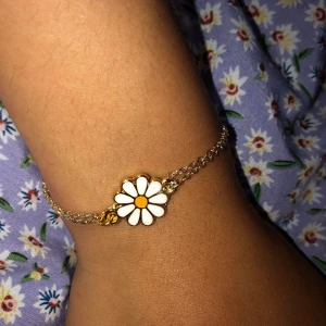 Armband  - Jag har flera stycken av denna, de vill säga om ni vill beställa fler än en st går de bra! 