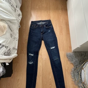 Skinny Jeans från CLUB XPRS - Jag har fått de begagnade men själv aldrig använt de. De ä i mycket bra skick. Lågmidjade.  