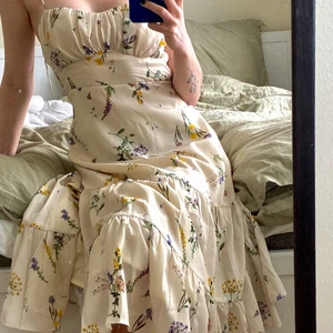 sommarklänning  - Jättefin klänning från showpo.com. Perfekt nu till sommaren men kommer inte till användning för min del.. Köpt nu under våren, nypris 79$ + tull. 