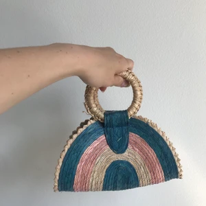Liten stråväska - Stråväska med runda handtag 