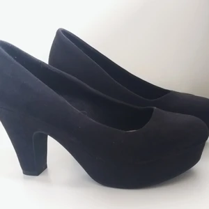 Klackar - Använda några gånger. De ser i god form ut fortfarande. Möts upp i Stockholm, om de ska fraktas får jag räkna ut det