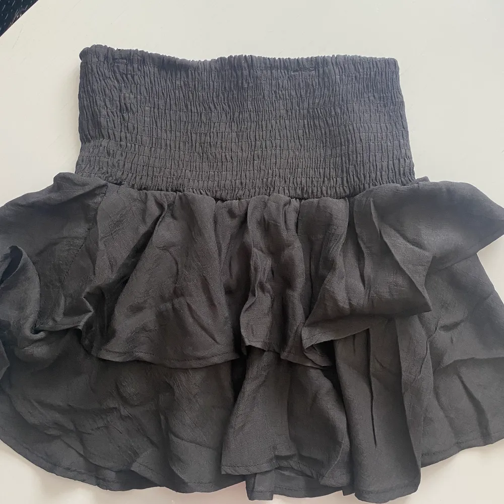 Supersöt kjol, helt oanvänd endast testad, och kommer inte till användning. Kjolar.