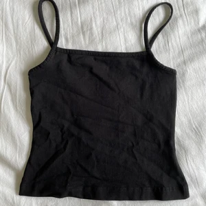 Linne Weekday - Svart linne från Weekday i kort modell. Sparsamt använd och i gott skick. Strl XS