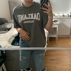 Tröja - T-shirt i nyskick, storlek S passar även M, säljer för 100 kr❤️