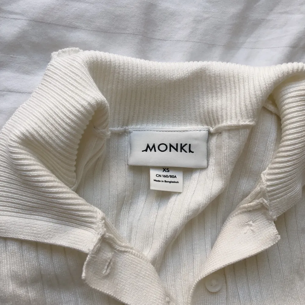Stretchig tröja från monki ⭐️ sparsamt använd. Toppar.