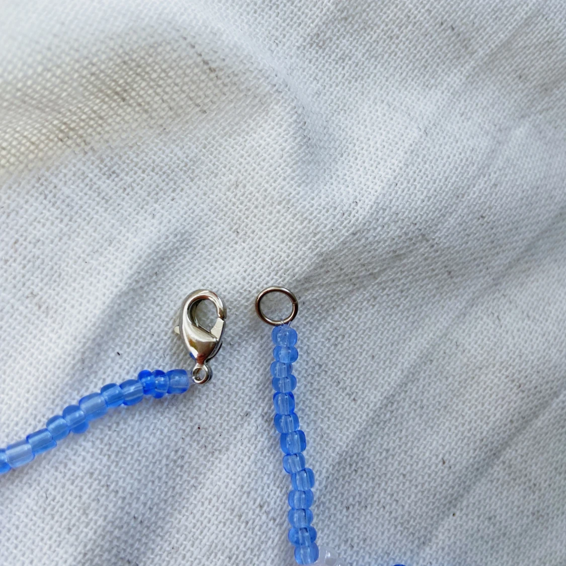 Pärlhalsband ”Lilja” - 90