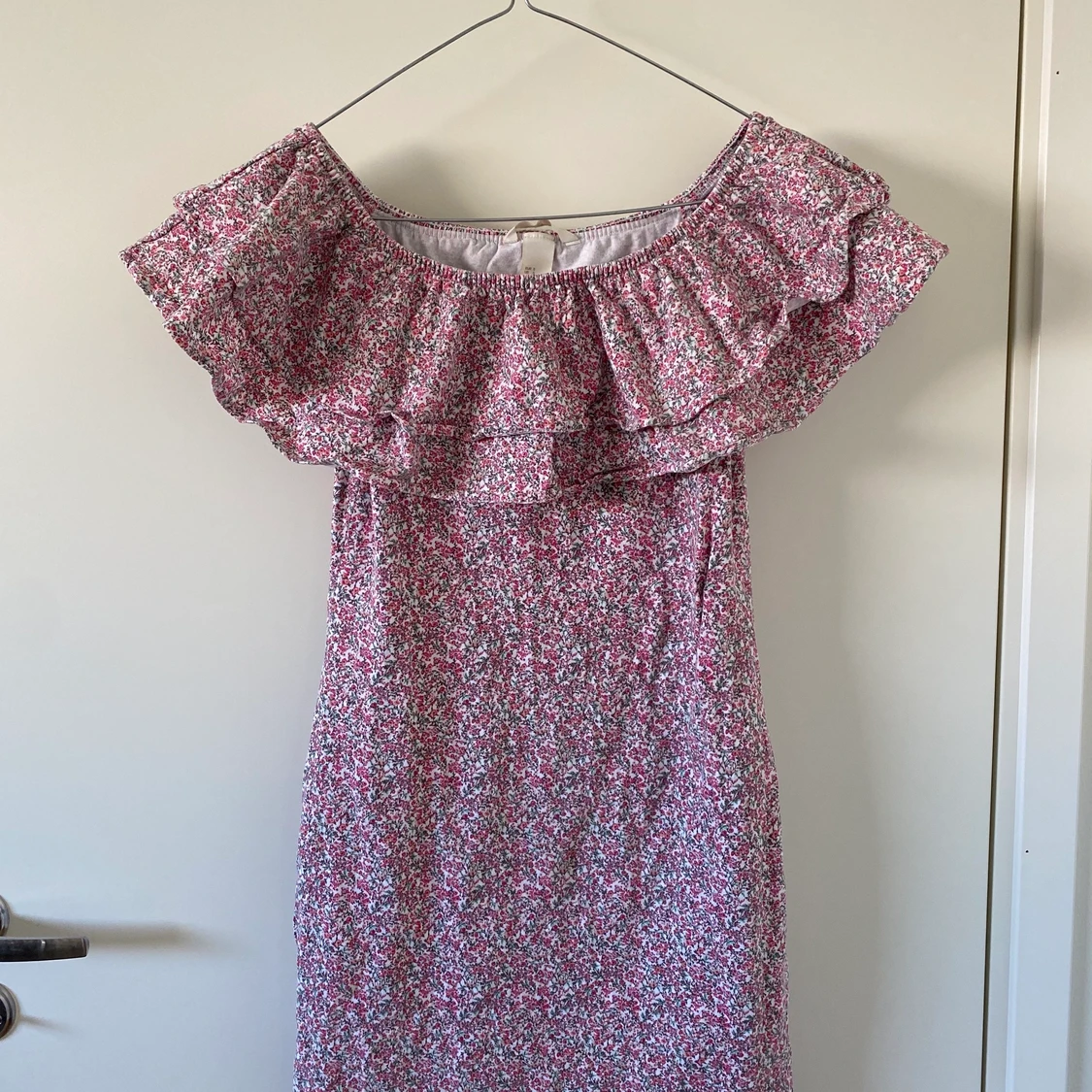 Off shoulder klänning