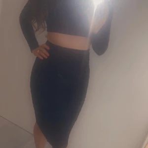 Två delat  - Topp och kjol i st 10 