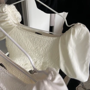 Tröja med puffärm - Jättefin tröja med puffärm ifrån gina tricot! 100+frakt💕 Knappast använd!