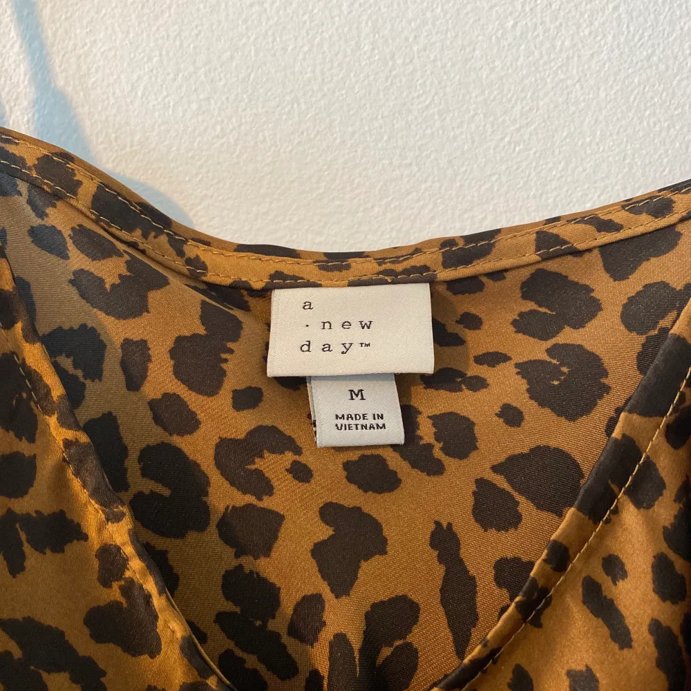 A New Day leopard print slip dress. Klänningar.