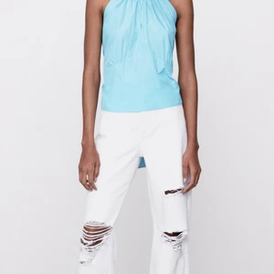 Zara halterneck topp - Helt ny topp från zara, som jag aldrig använt. Jag köpte den för 259 o säljer den för 200kr, för mer information kontakta!