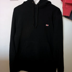 Hov1 hoodie merch kärleksbrev - köpte denna hoodie för ett tag sedan men har märkt att den knappast kommer till användning. fortfarande super söt och skön dock! du får absolut be om fler bilder eftersom det kan var svårt att se allt man vill på dessa tre bilder. 