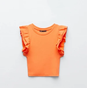 Zara tröja - Säljer denna superfina tröja från Zara, helt oanvänd å endast testad, säljer då jag slängde kvittot å inte kan lämna tbx💕💕kom privat för egna bilder!!