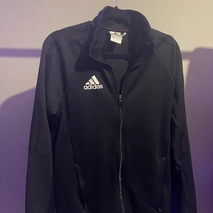 ADIDAS KOFTA - Använd ett fåtal gånger. Fortfarande i ny skick