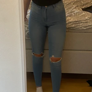 Skinny jeans - Högmidjade eans från gina, stl S