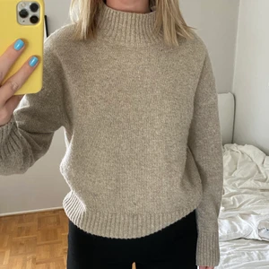 Stickad tröja - Använd fåtal gånger, i nyskick❤️❤️