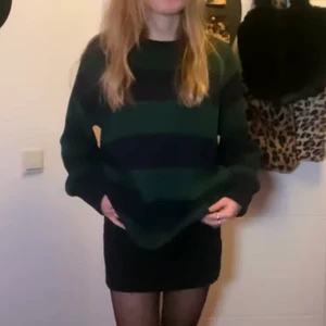 Brianna / Tate sweater - Säljer min Brianna / Tate sweater. Använd 1 gång så den är i nyskick, sååå söt till typ vad som helst 💕 OBS spårbar frakt ingår i priset!!