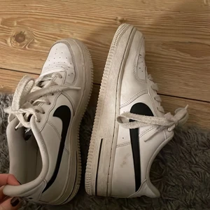 Nike air force  - Storlek 36,5! Säljer för 250kr pga skicket, tvättar innan jag skickar! +fraktkostnad 66kr