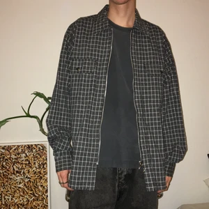 Skjorta - Snygg skjorta med dragkedja, herrstrl S 