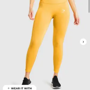 Säljer mina helt nya gymshark leggings. Endast testade, säljer pågrund av att jag fick fel. skulle säga att dom är lite genomskinliga om man har mörka underkläder. köparen står för frakt💕 bara att skriva om ni vill ha bilder på