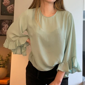 Mintgrön blus - Färgen är mer mintgrön i verkligenhet