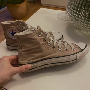 Converse  - Äkta converse i beige/brun färg. 