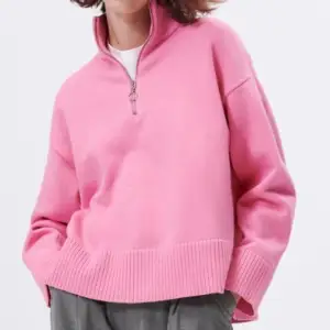 Mysig stickat tröja från Zara i en så fin rosa färg. Använd lite men i bra skick. Köpare står för frakt 💗💖