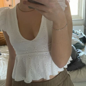 Vit topp🤍🤍 - Jätte söt topp med volanger 
