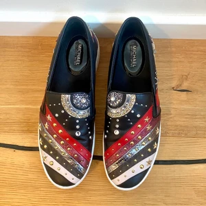 Michael Kors skor - Köpta år 2017 i London på Selfridge, använda två gånger eftersom jag köpte en storlek för liten. I mycket gott skick och nypris 1 800kr.