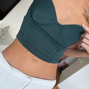 Zara topp - Säljer denna zara topp som är bara använd en gång. Storlek S.☺️